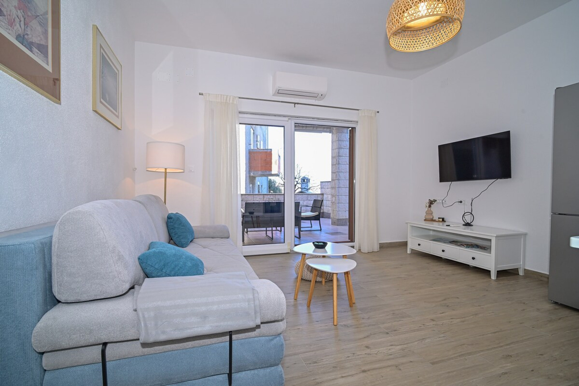 Living room with access to the terrace