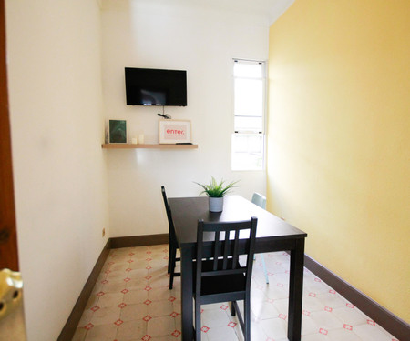 R0302- Room in flat to share in Eixample