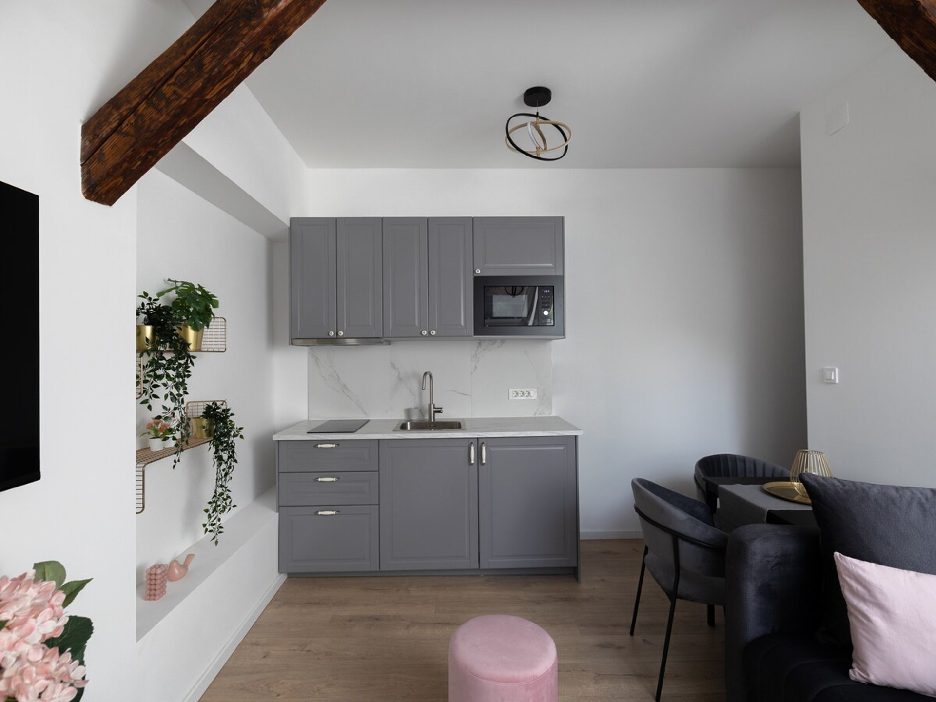 Full kitchen image 1