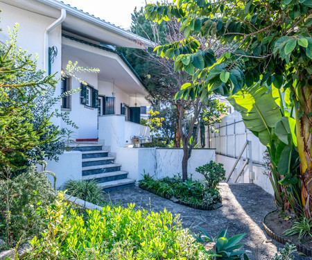 House in Carcavelos with pool and garden