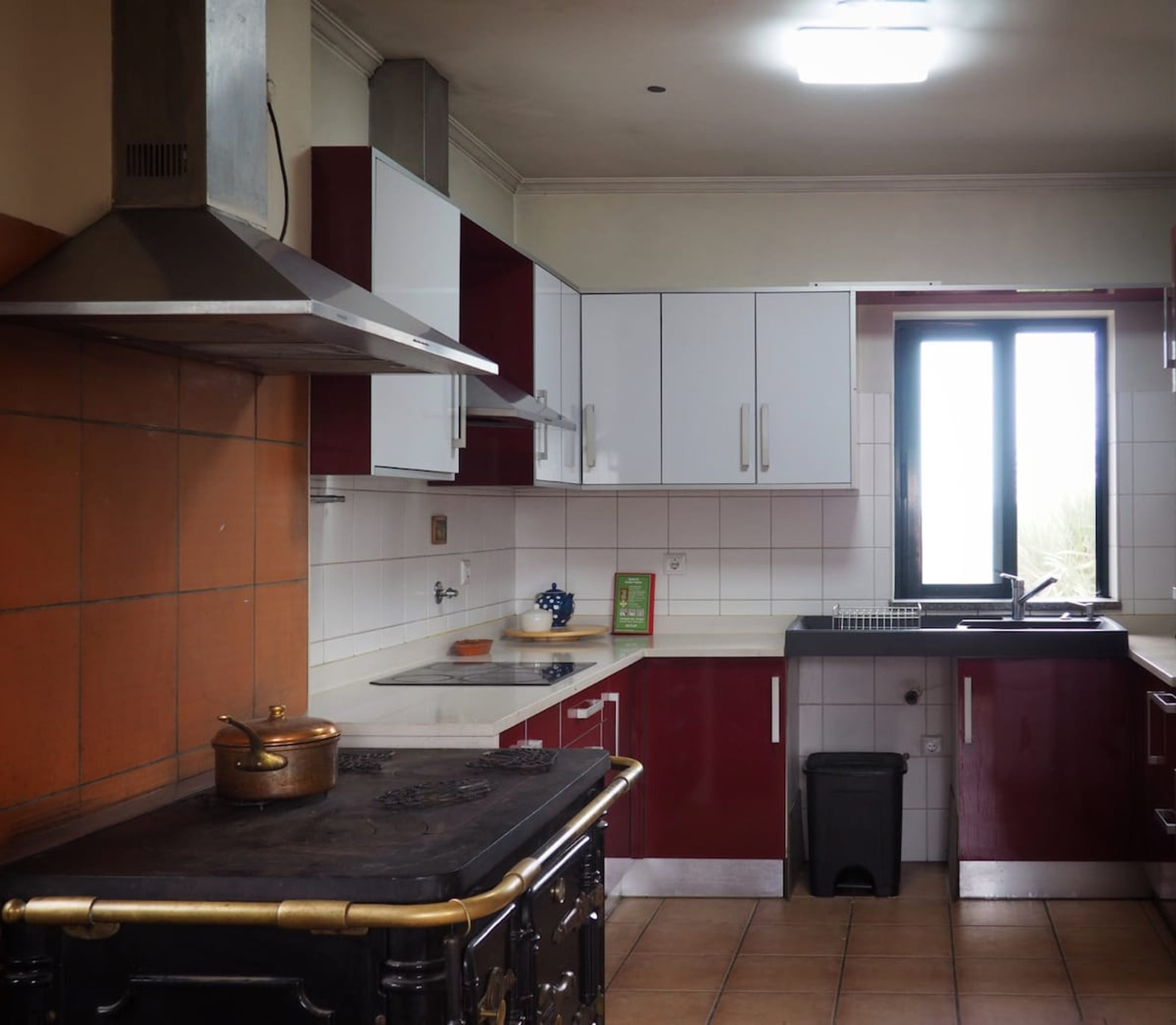 Full kitchen