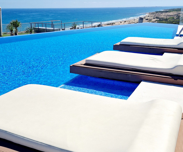 Luxury Beachfront Apt | Heated Pool, Gym & Seaview