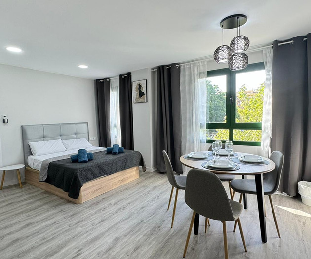 New 1 bedroom apartment KING SIZE bed