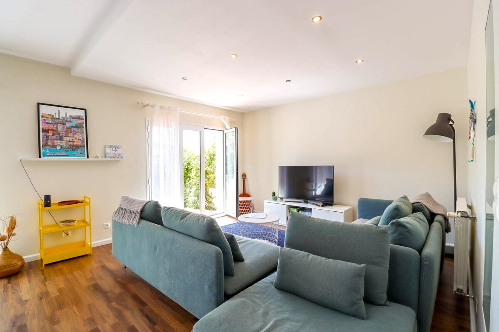 Living room image 2
