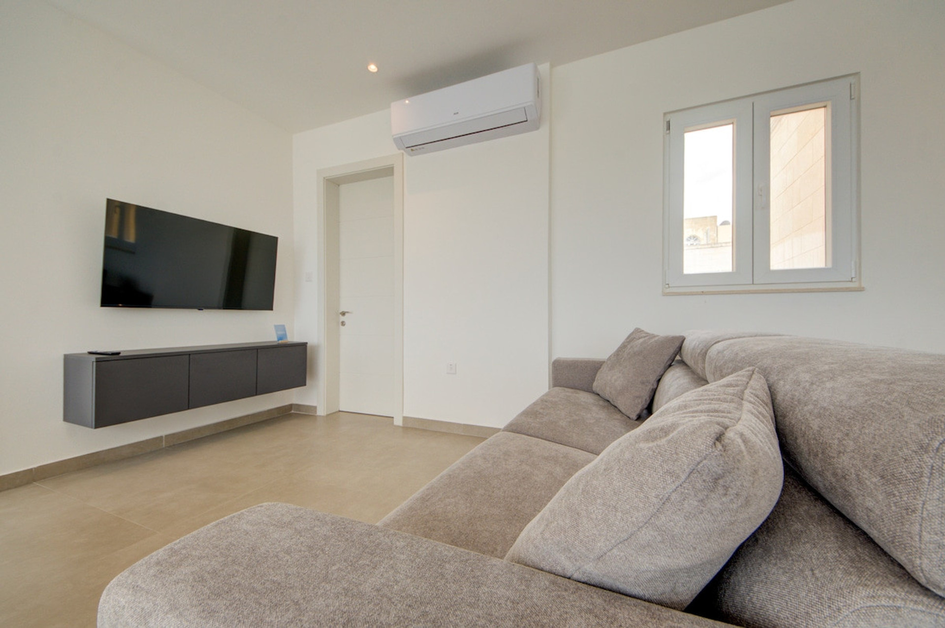 Living room image 5