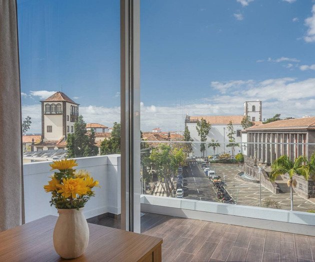 Estúdio no último piso com vista para o oceano no centro do Funchal