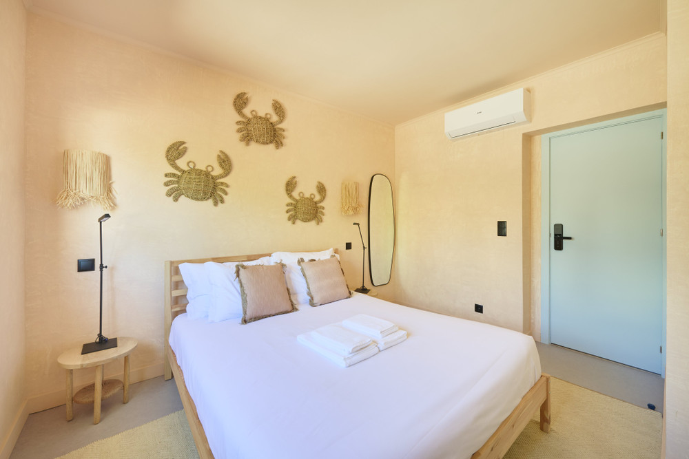 Double Room preview