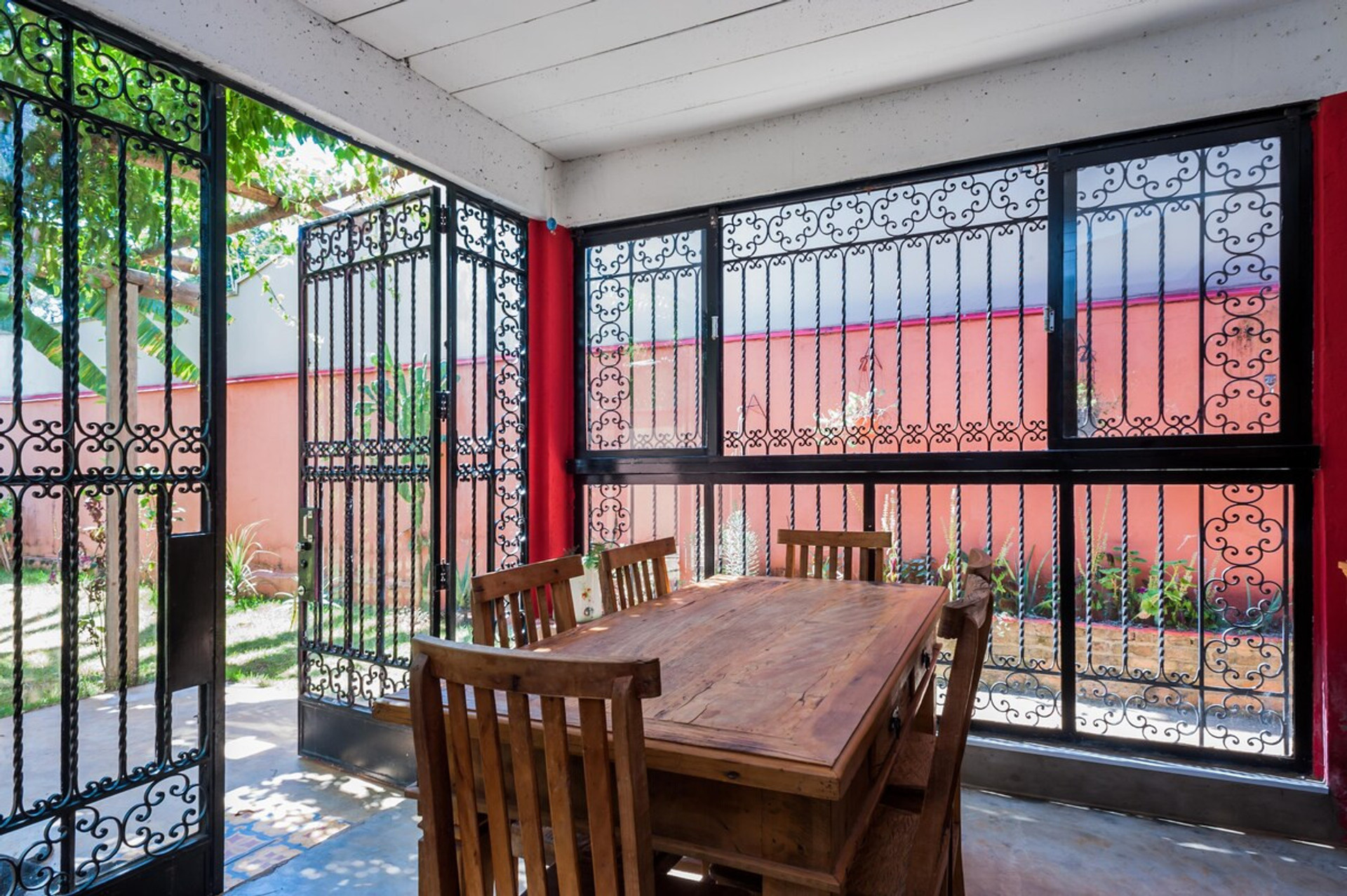 Dining area image 1