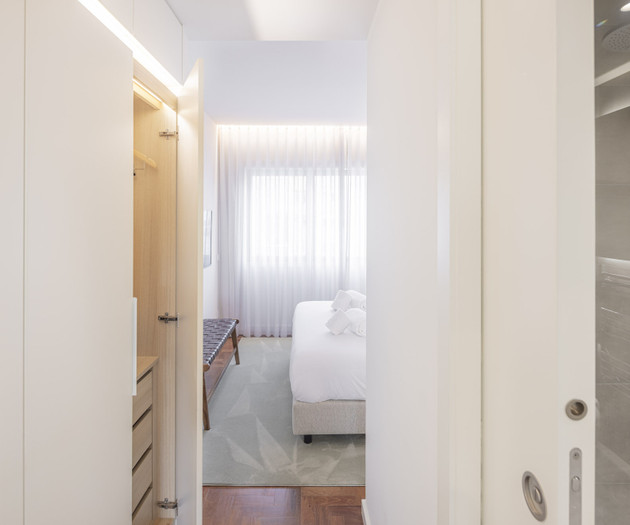 Sophisticated 2-bedroom flat, Ave Novas 4A
