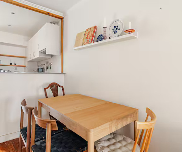 Bright 2-Bedroom Apartment with Terrace near Rato