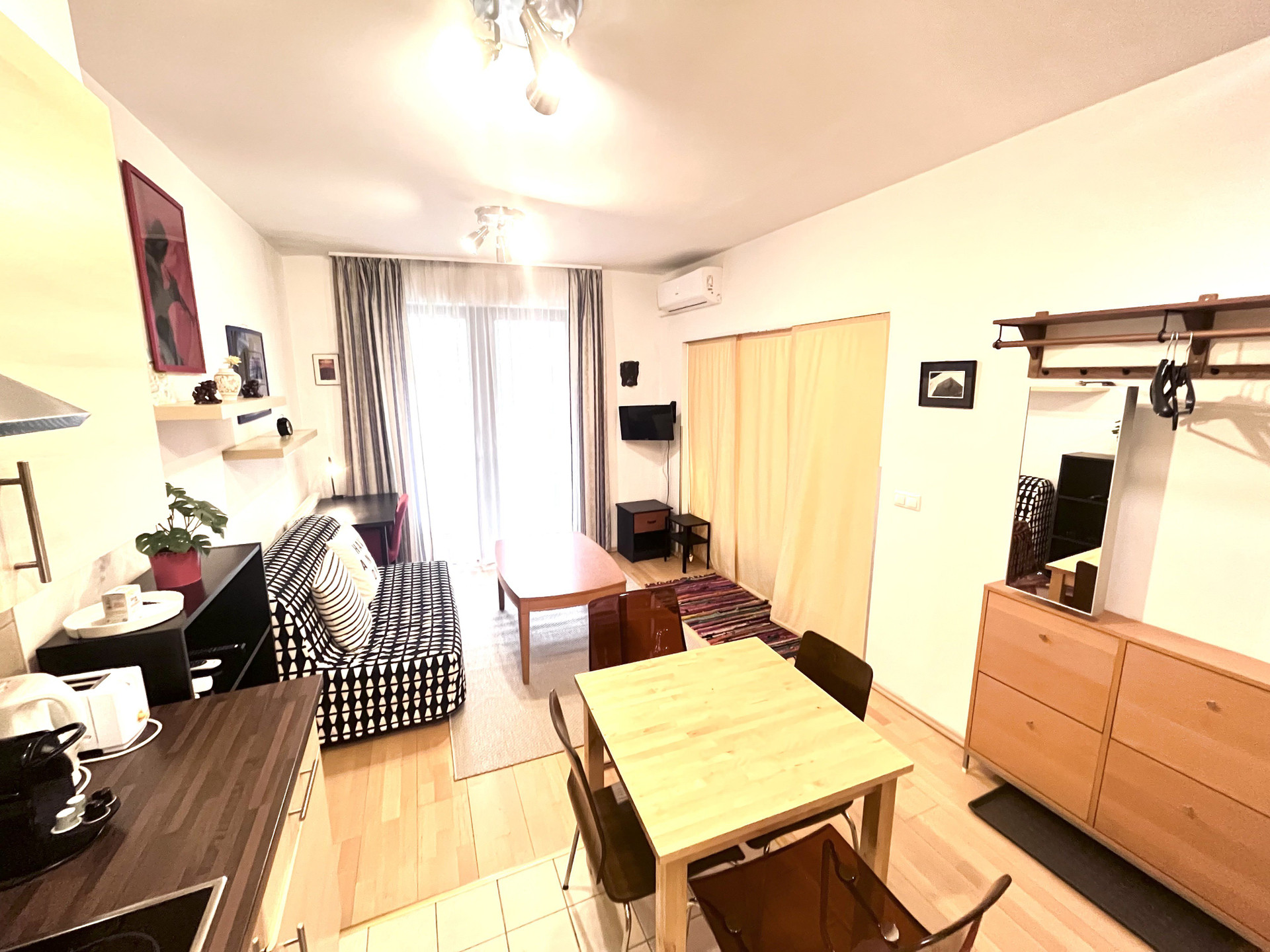Living space can be separated from Bedroom area