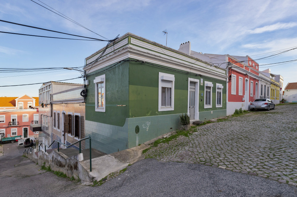 House By the Sea preview