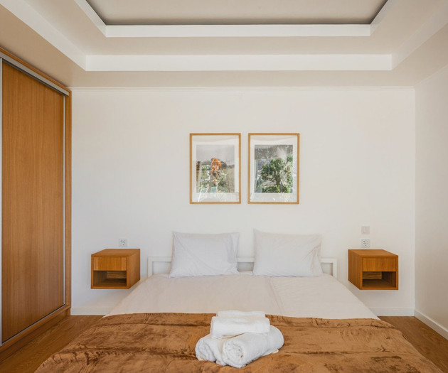 Apartamento de 2 dormitorios con jardín, piscina y vistas a la bahía sobre Funchal
