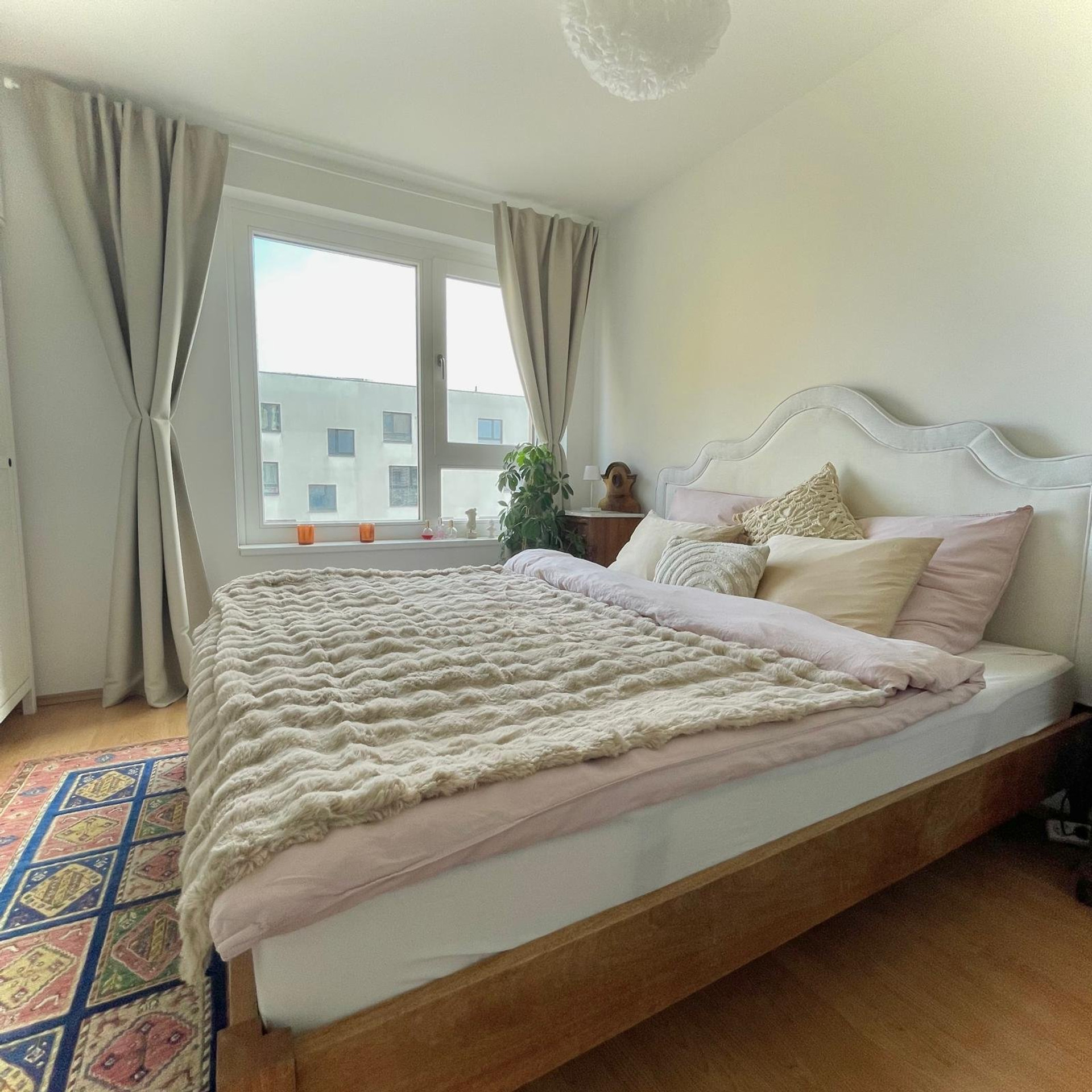 Bedroom with Kingsized Bed