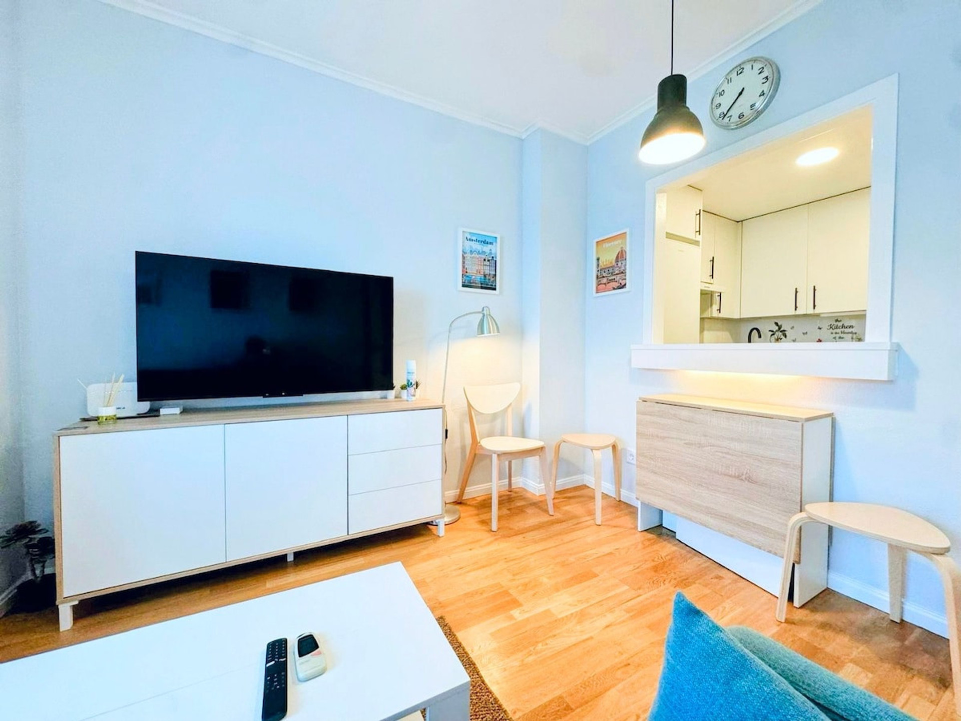 Living room image 3