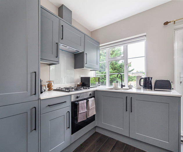 Trendy 2BR 1Bath Flat, 15 Min to Wembley, Sleeps 6