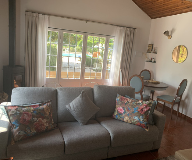 Furnished 1-Bedroom Retreat Near Óbidos | All-Incl