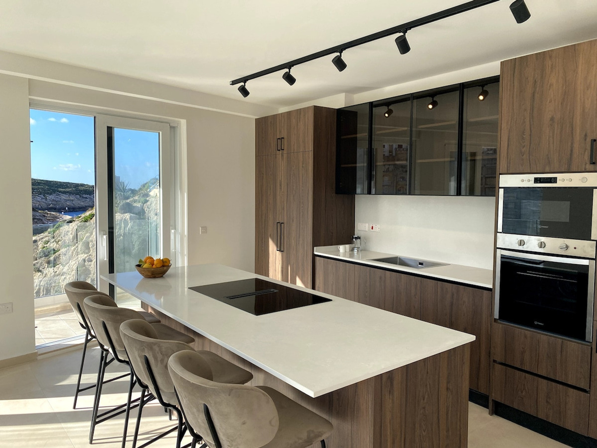 Full kitchen