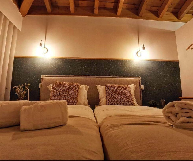 Luxury 5‑Bedroom Villa with Pool and Garden
