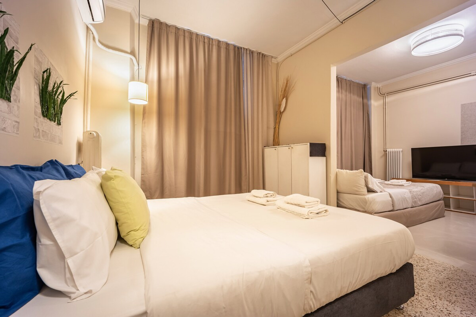 Bedroom image 18