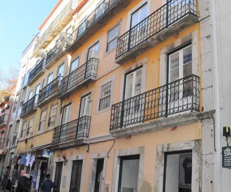 Fantastic 3-bedroom apartment & terrace in Alfama