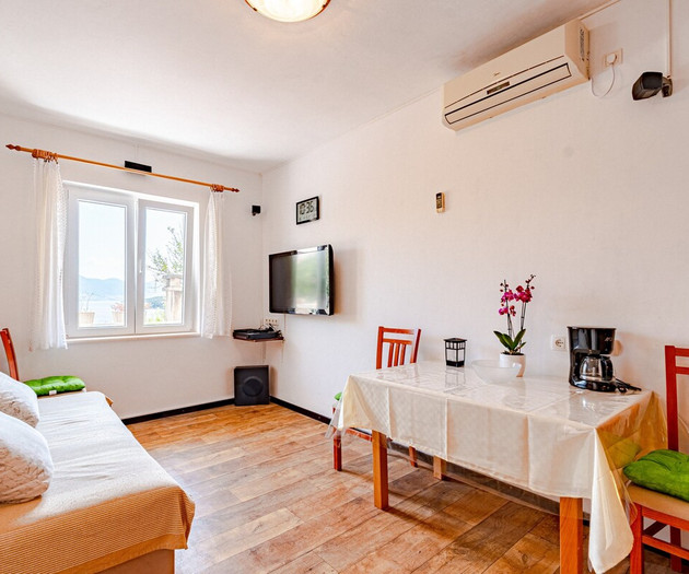 A1 apartment next to the beach, with the sea view