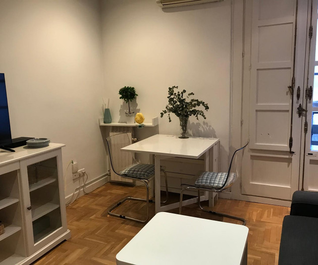 Apartamento en Cortes/ Barrio de las Letras Madrid
