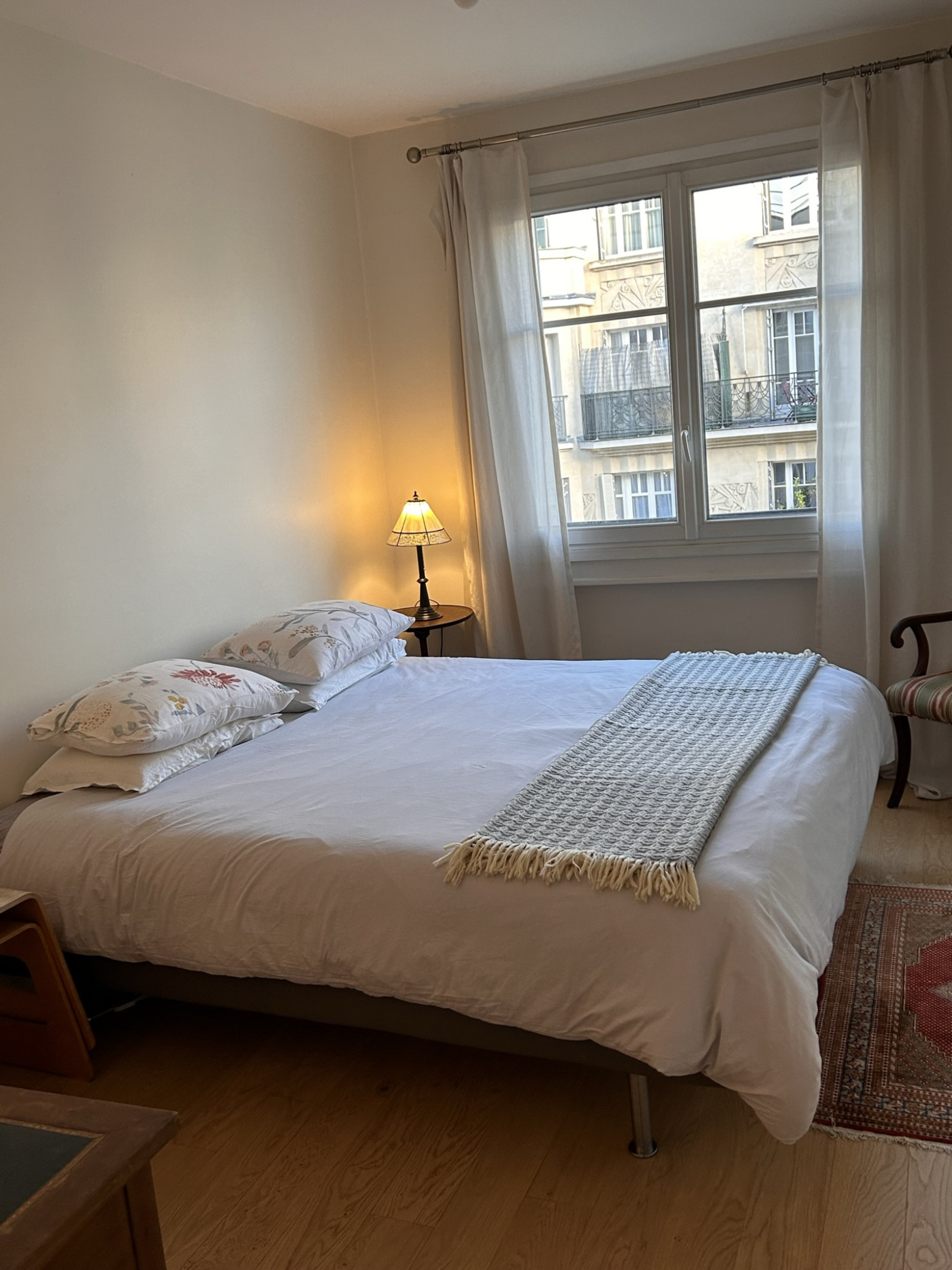 Main bedroom (King size) with desk