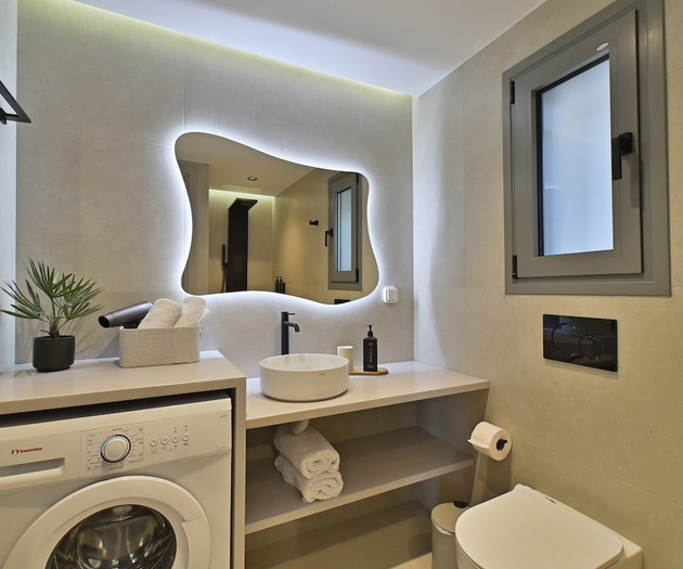 Full bathroom 1