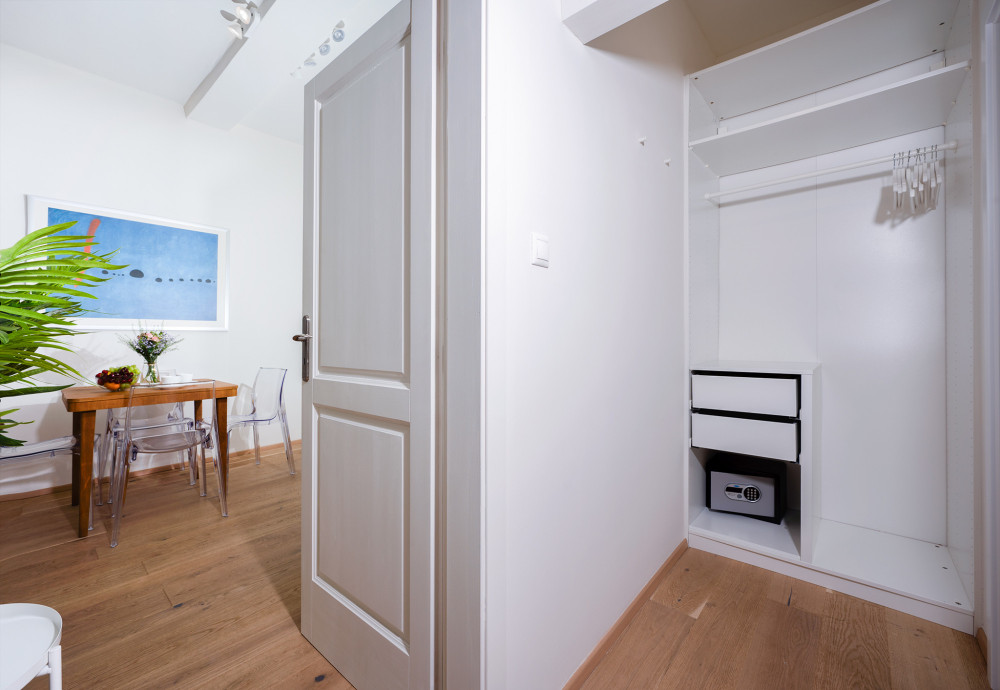 " 2 in 1" Luxury apartment, 10 minutes to Old Town