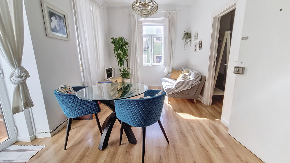 Lisbon Boho Chic apartment preview
