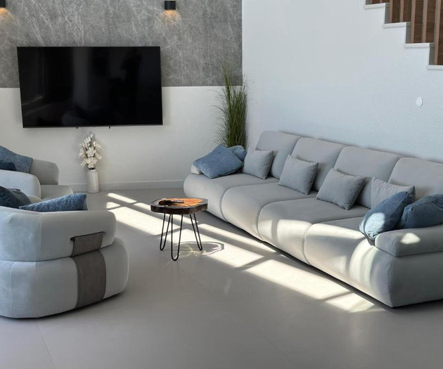 Penthouse Soll 100m from sea