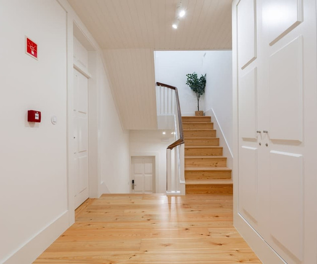 Bright Flat w/ Balcony by Host Wise
