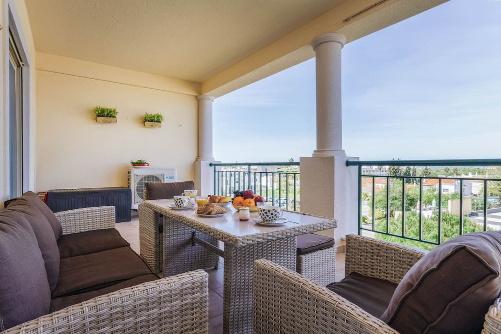 Spacious 3BR Flat in Guia preview