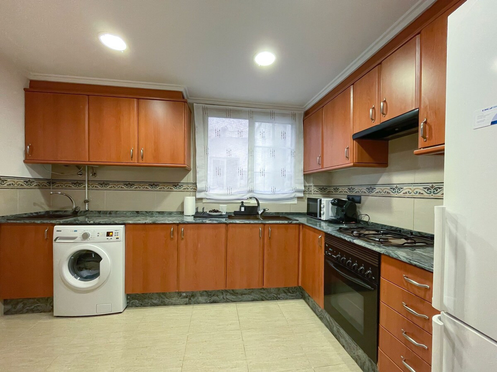Full kitchen