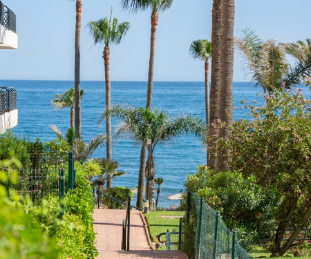 Beachfront flat in Mi Capricho. Marbella