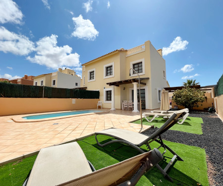 Beautiful villa with private pool in Corralejo