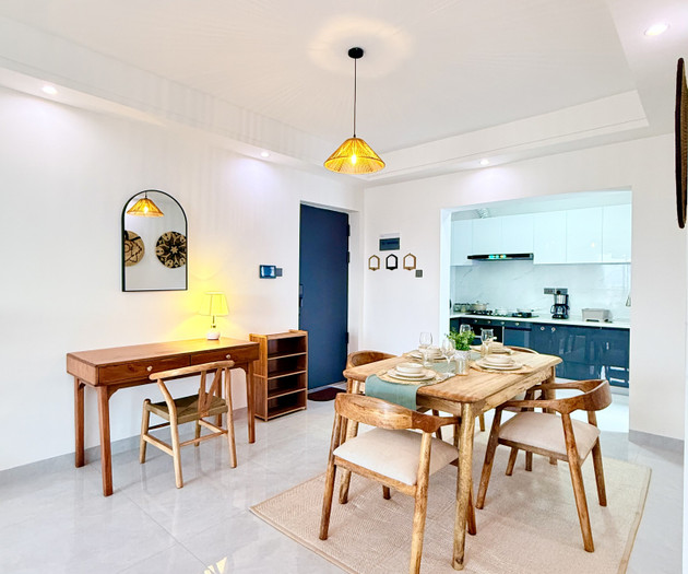 Airy 17th Floor 2BR: City Views, Balcony & Pool