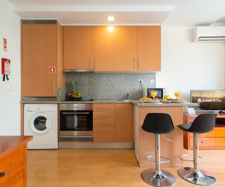 Central Roomy Flat | Terrace