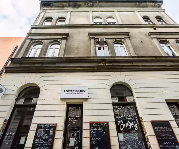 Sparkling, city core vibe  - downtown Sinagoga