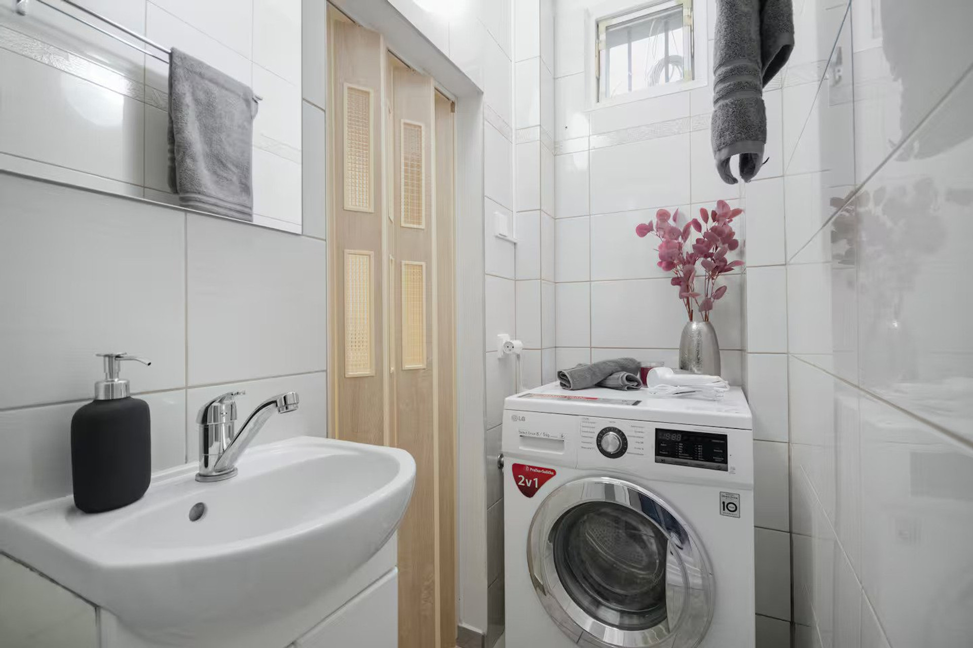 Bathroom with sink and washing machine