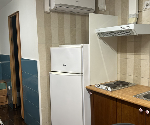 Se alquila estudio equipado y amueblado