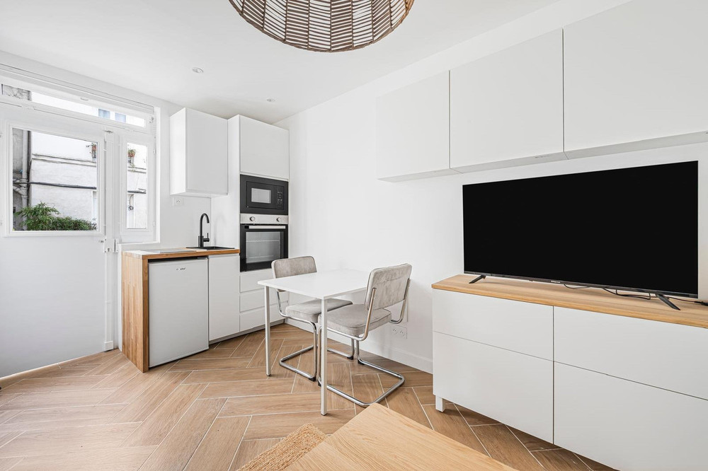 Gorgeous and bright studio in Paris preview