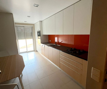 2-bedroom Apartment for Rent in Algés, Lisbon