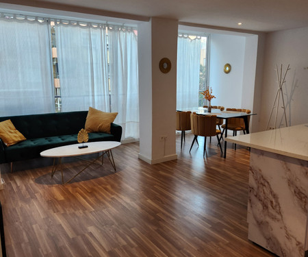 Chic spacious 3 bedroom apartment