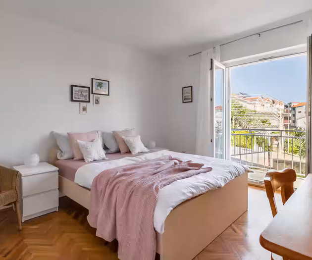 Spacious Family Apartment with Sea View