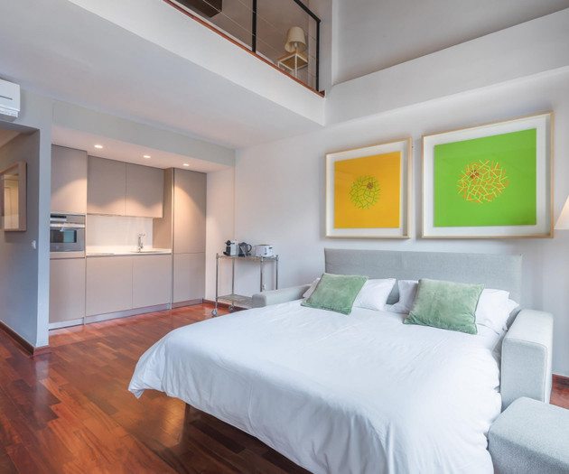Bright & Cozy Penthouse · Seasonal Rental
