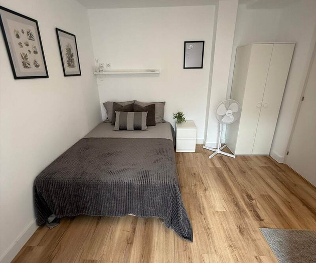 Double bedroom with private bathroom