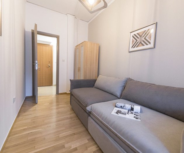 Modern Stone Suite: 1Gbps Fiber & Space for 6