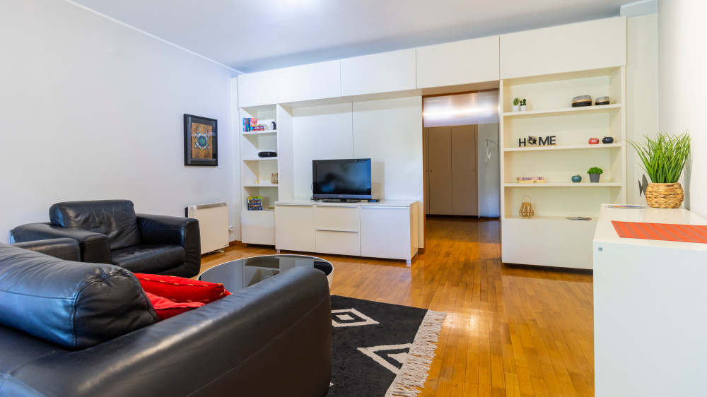 Charming Downtown Apartment by Unique Hosts